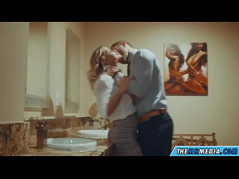 ❤️ Quando una bionda formosa ti seduce in un bagno pubblico ❤ Video di sessoal it.vanalize.ru ❤️